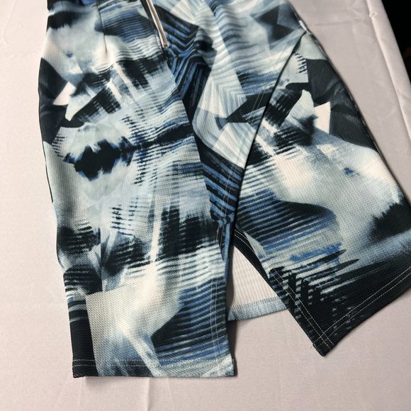 Etiquette - Picture 8 of 9